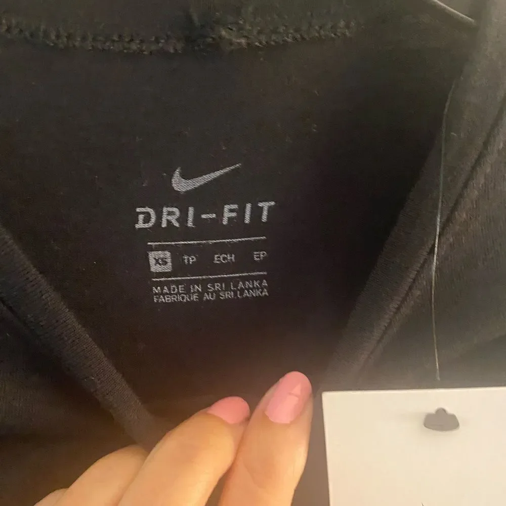 Woman’s Nike Yoga Dri-Fit Top sz XS